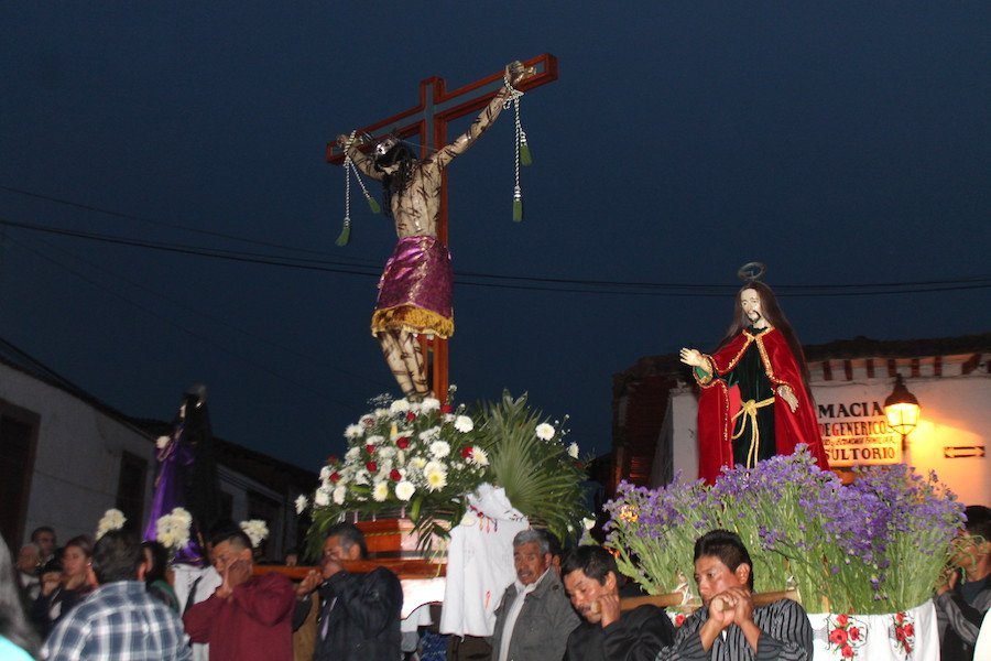 Viernes Santo en la Región Lacustre: El Sacrificio y los Gigantes de Maíz 1