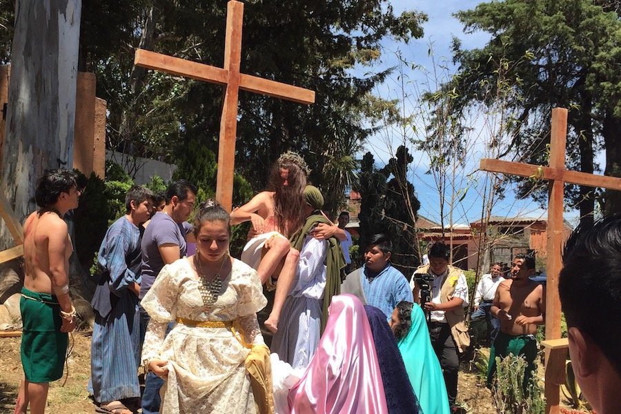 Jueves Santo: El Drama de la Entrega y la Noche de los Grilletes 1